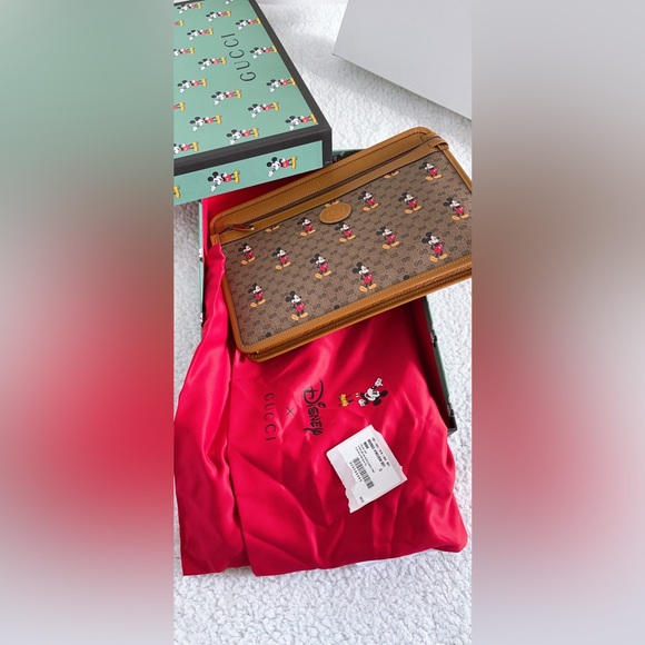 Authentic Gucci X Disney Clutch Pouch Mickey Mouse Mini GG Supreme Canvas - Picture 14 of 16